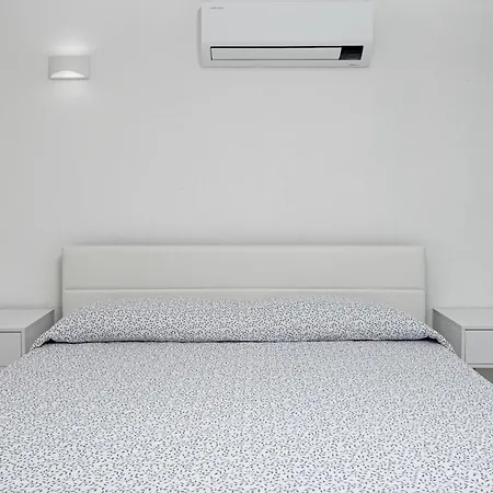 Villa La Maddalena 6&2, Emma