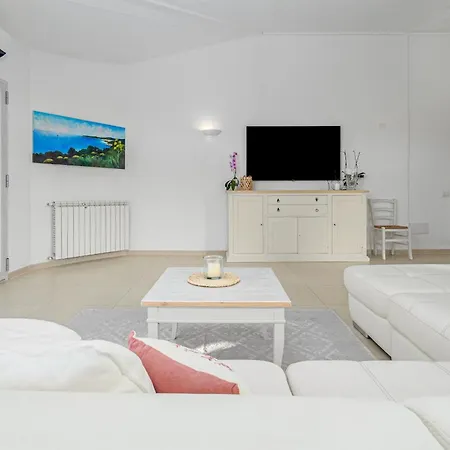 Villa La Maddalena 6&2, Emma *