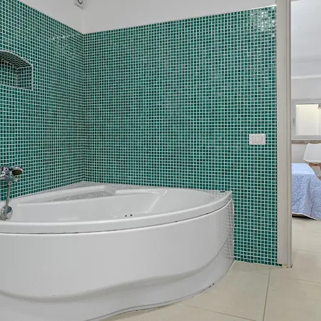 Villa La Maddalena 6&2, Emma