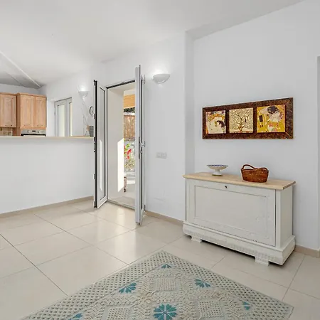 La Maddalena 6&2, Emma Arzachena