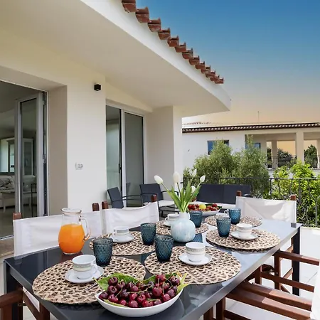 La Maddalena 6&2, Emma *